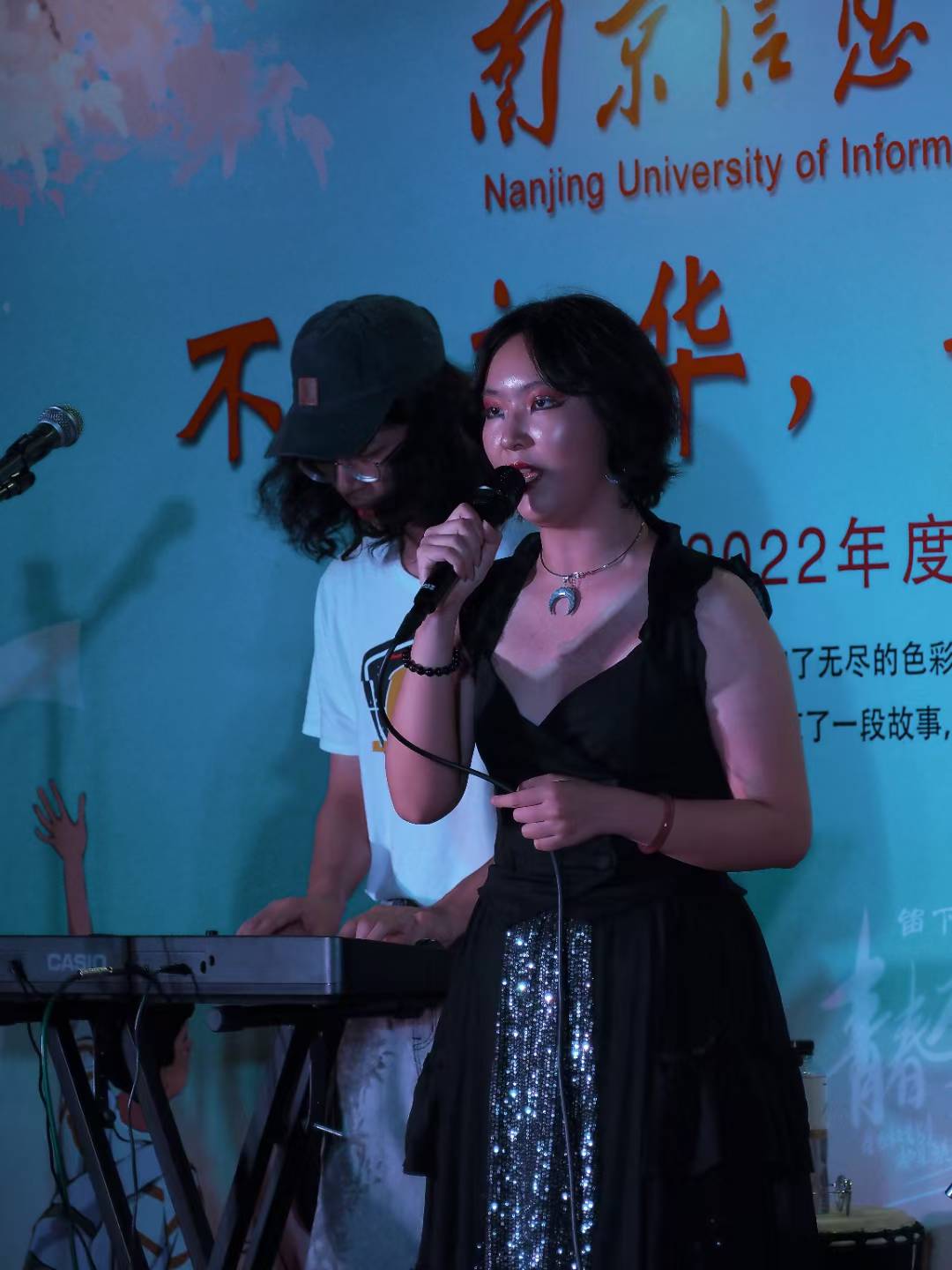 小怪兽 Performance